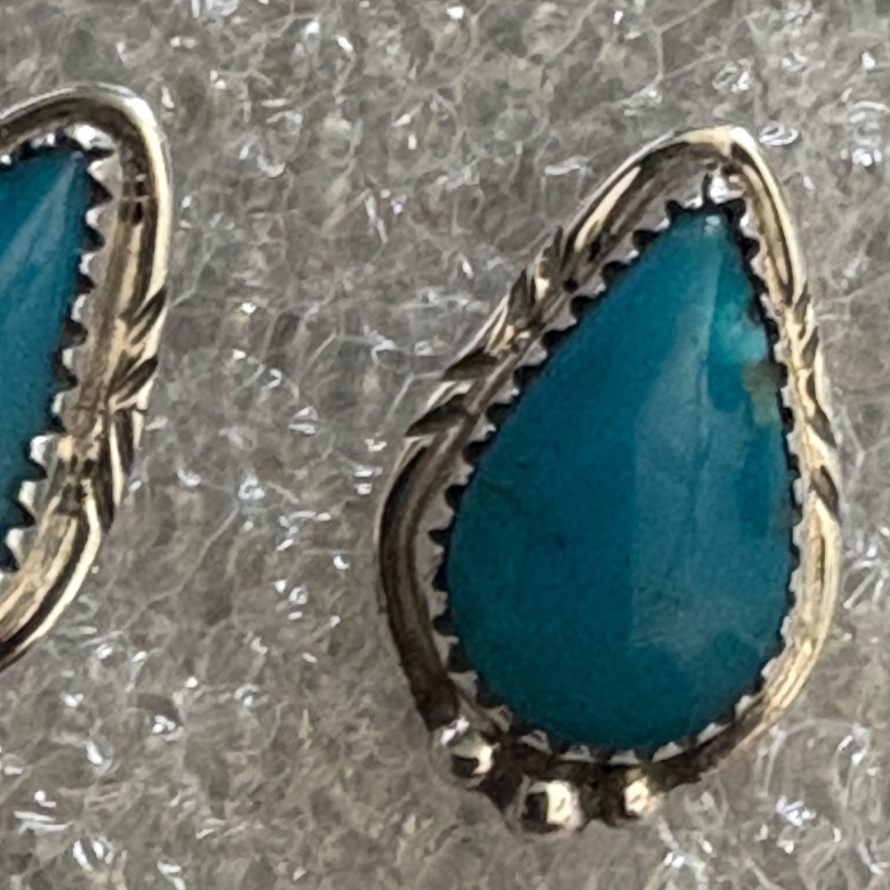 Exquisite Teardrop Kingman Turquoise Sterling Silver Stud Earrings - Picture 10 of 10